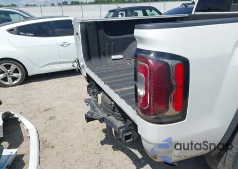 2018 GMC Sierra 1500 Denali z USA, uszkodzony, nr VIN 3GTU2PEJ3JG332999